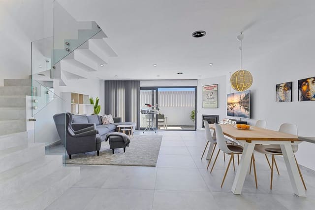3 soveværelse Byhus til salg i Fuengirola med swimmingpool - € 575.000 (Ref: 9993686)