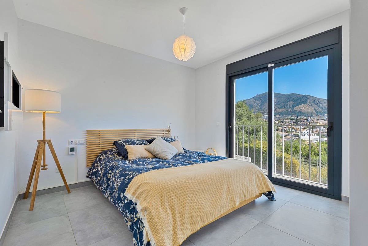 3 soveværelse Byhus til salg i Fuengirola med swimmingpool - € 575.000 (Ref: 9993686)