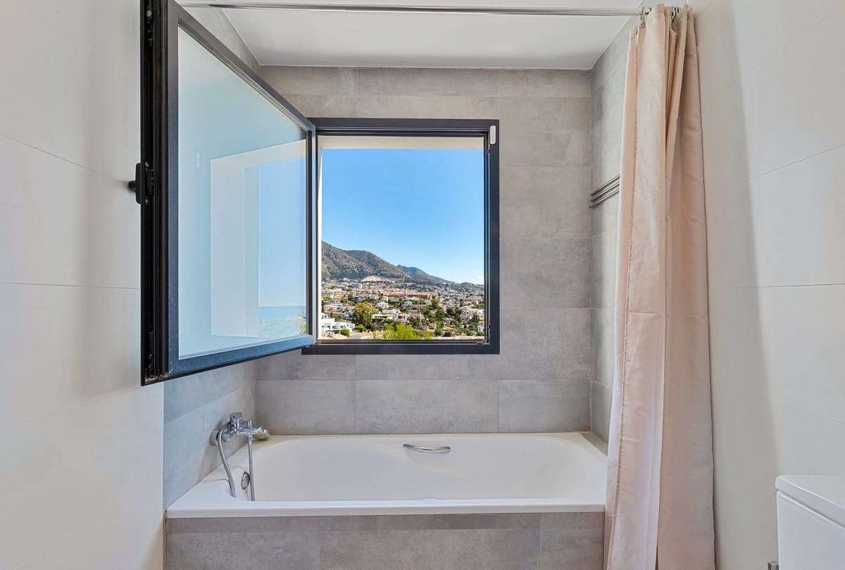 3 soveværelse Byhus til salg i Fuengirola med swimmingpool - € 575.000 (Ref: 9993686)
