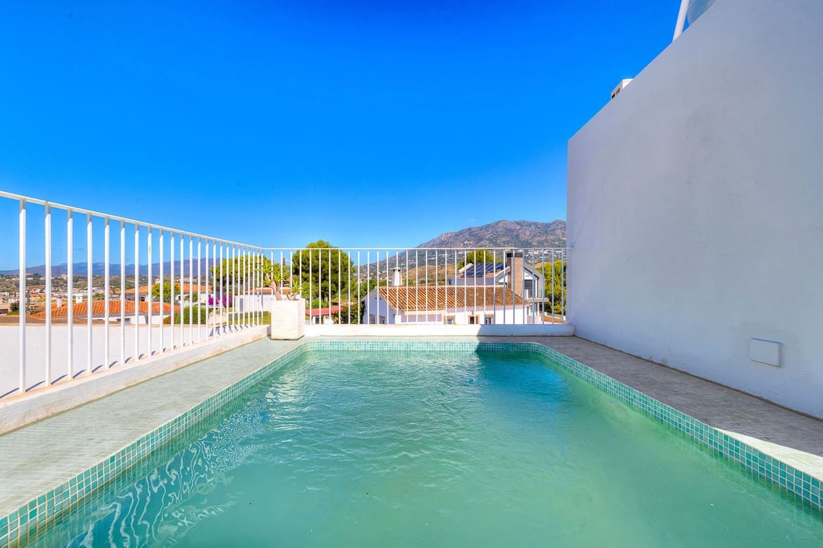 3 soveværelse Byhus til salg i Fuengirola med swimmingpool - € 575.000 (Ref: 9993686)