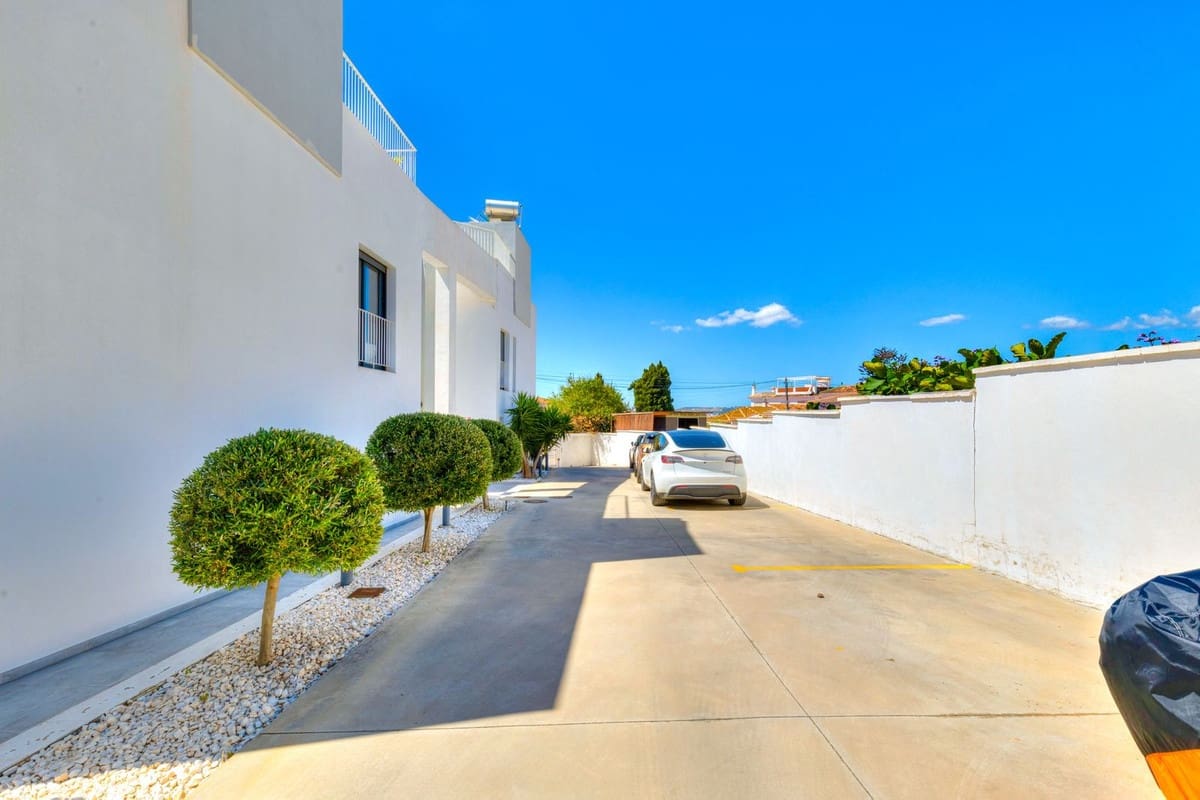 3 soveværelse Byhus til salg i Fuengirola med swimmingpool - € 575.000 (Ref: 9993686)