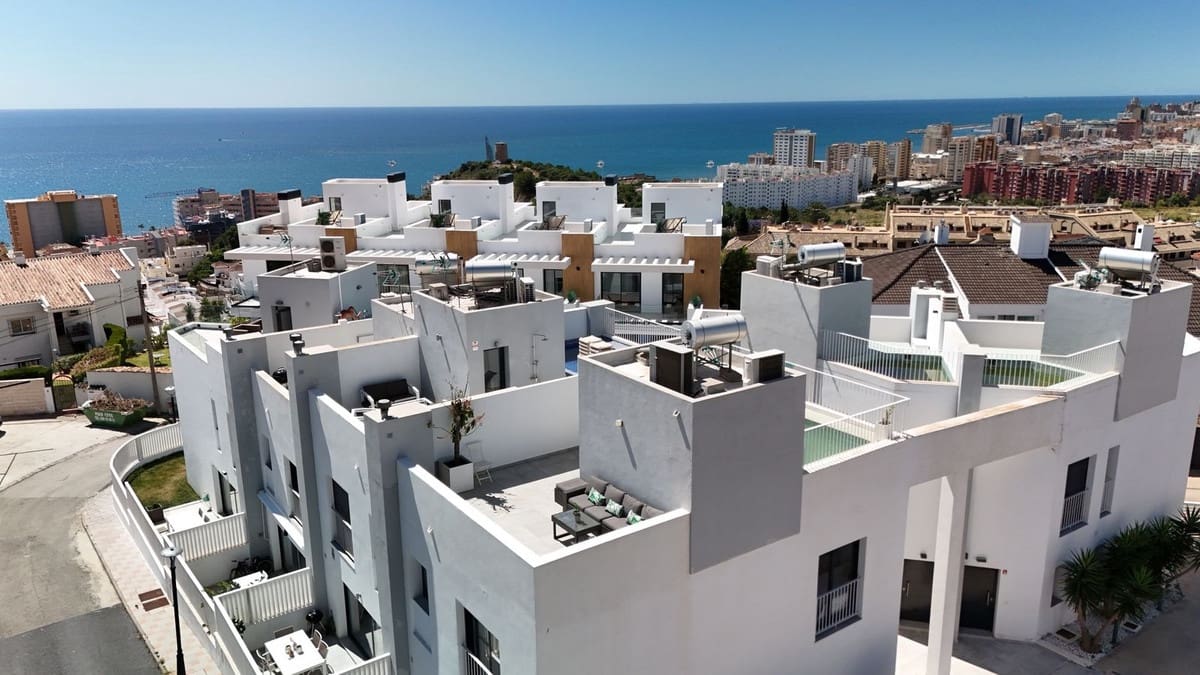 3 soveværelse Byhus til salg i Fuengirola med swimmingpool - € 575.000 (Ref: 9993686)