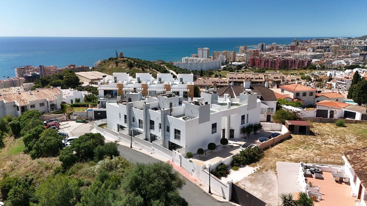 3 soveværelse Byhus til salg i Fuengirola med swimmingpool - € 575.000 (Ref: 9993686)
