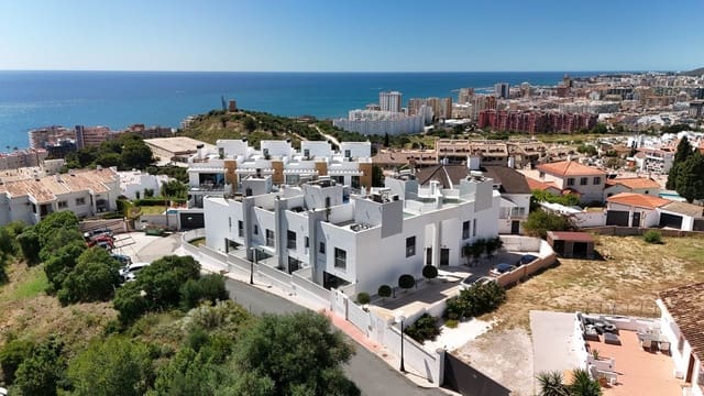 3 soveværelse Byhus til salg i Fuengirola med swimmingpool - € 575.000 (Ref: 9993686)