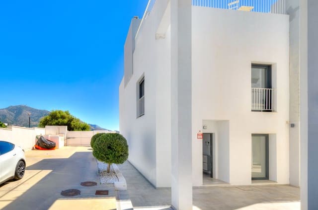 3 bedroom Townhouse for sale in Fuengirola with pool - € 545,000 (Ref: 9993686)