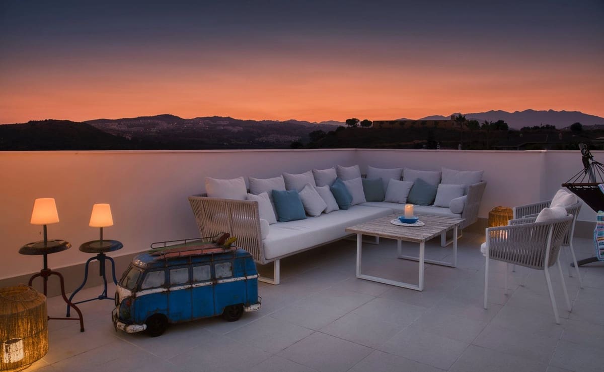 3 soveværelse Semi-Rækkehus til salg i La Cala de Mijas med swimmingpool - € 1.048.000 (Ref: 9993687)