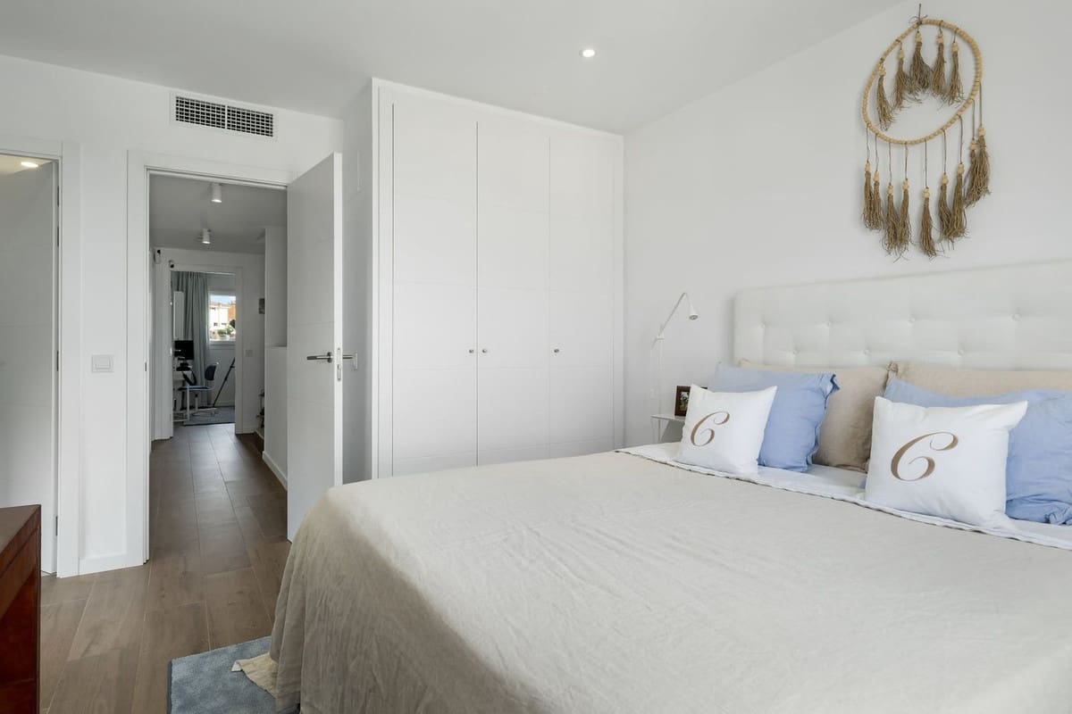 3 soveværelse Semi-Rækkehus til salg i La Cala de Mijas med swimmingpool - € 1.048.000 (Ref: 9993687)