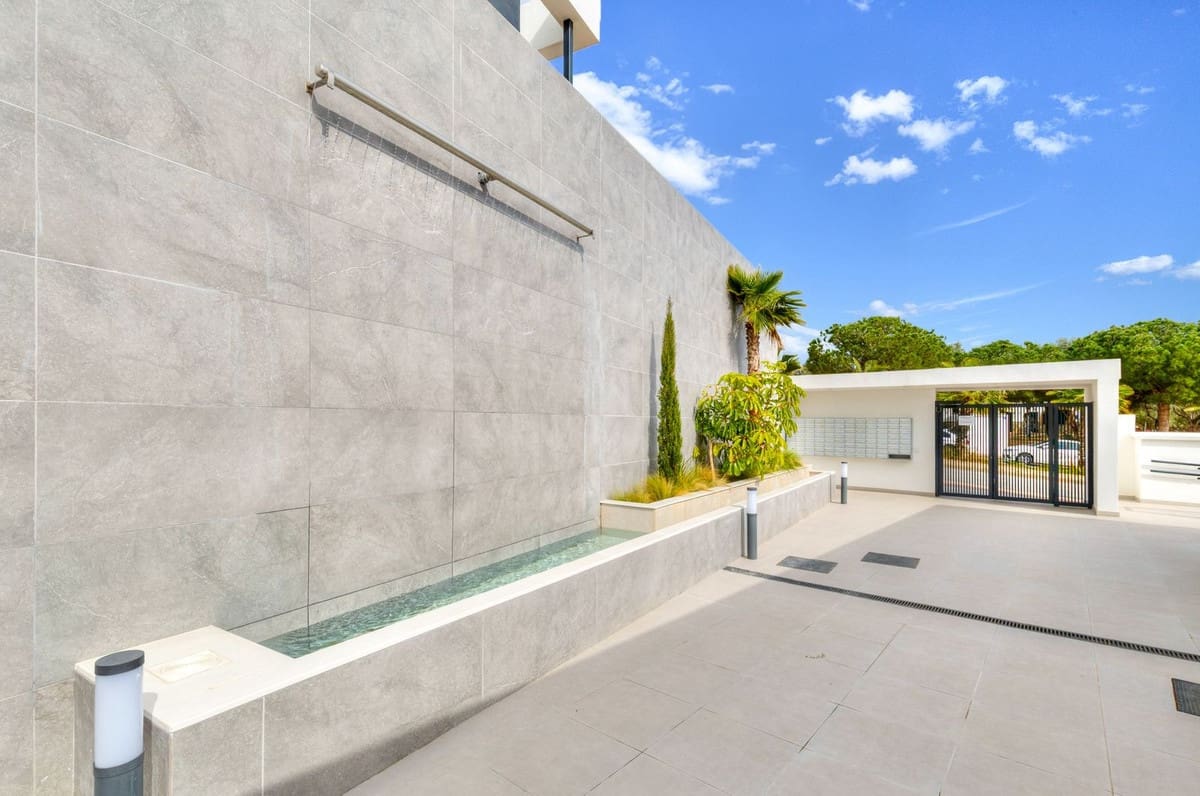 3 soveværelse Semi-Rækkehus til salg i La Cala de Mijas med swimmingpool - € 1.048.000 (Ref: 9993687)