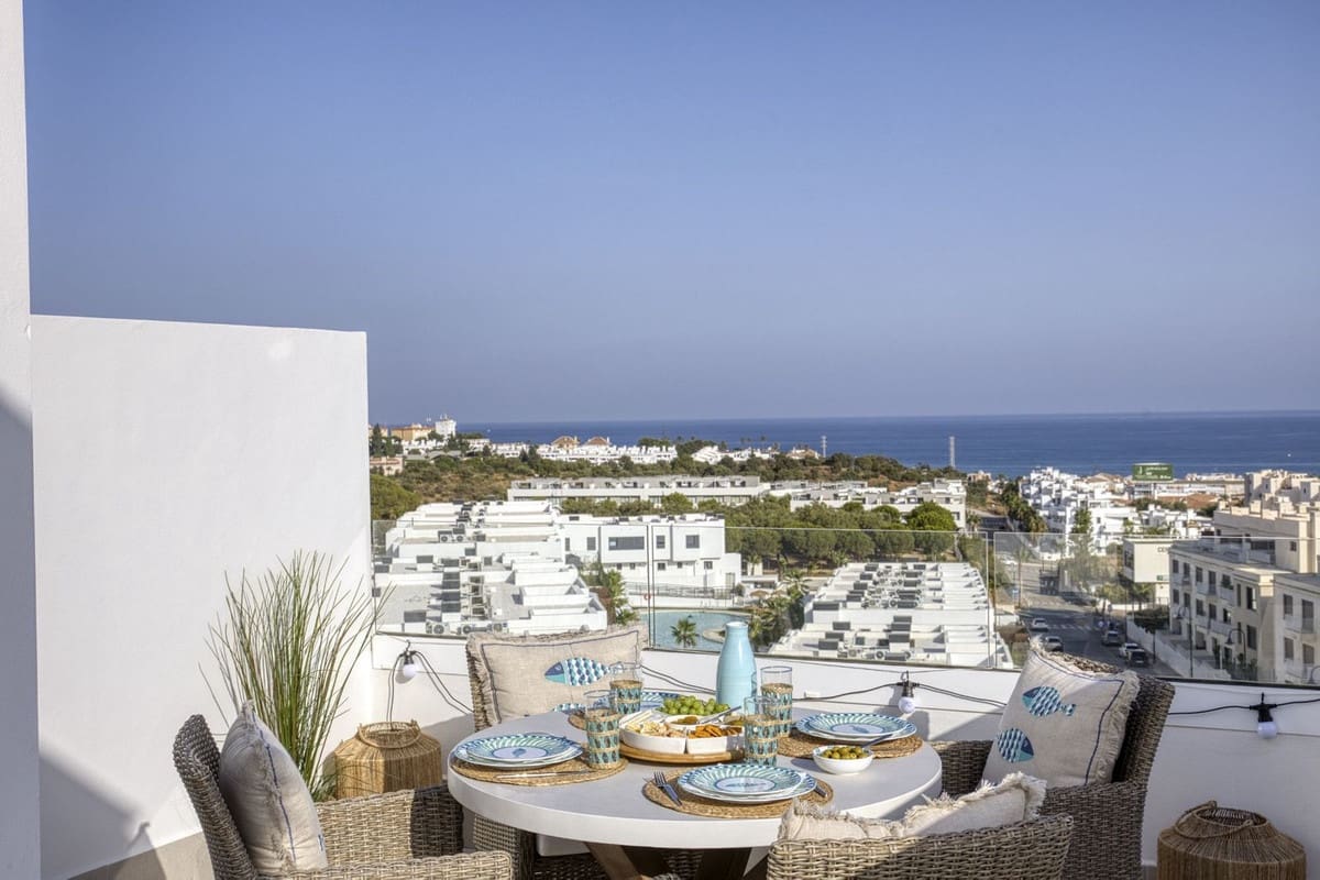 3 soveværelse Semi-Rækkehus til salg i La Cala de Mijas med swimmingpool - € 1.048.000 (Ref: 9993687)