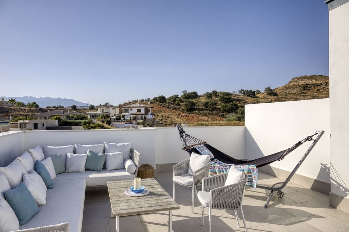 3 soveværelse Semi-Rækkehus til salg i La Cala de Mijas med swimmingpool - € 1.048.000 (Ref: 9993687)