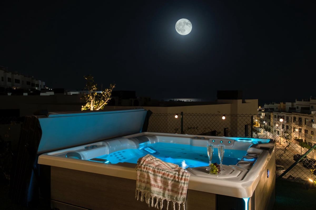3 soveværelse Semi-Rækkehus til salg i La Cala de Mijas med swimmingpool - € 1.048.000 (Ref: 9993687)
