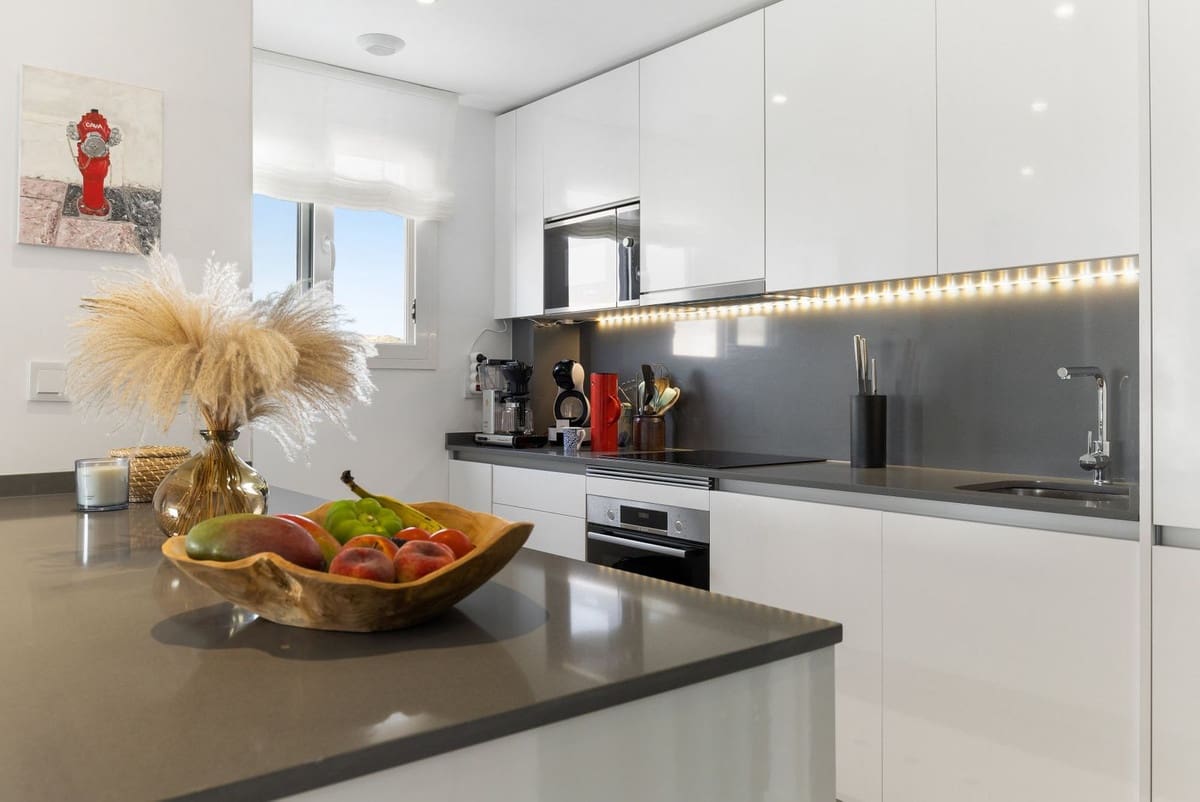 3 soveværelse Semi-Rækkehus til salg i La Cala de Mijas med swimmingpool - € 1.048.000 (Ref: 9993687)