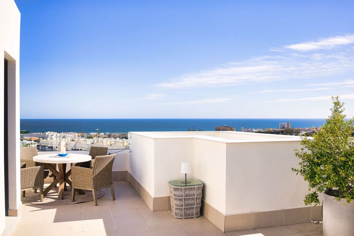 3 soveværelse Semi-Rækkehus til salg i La Cala de Mijas med swimmingpool - € 1.048.000 (Ref: 9993687)