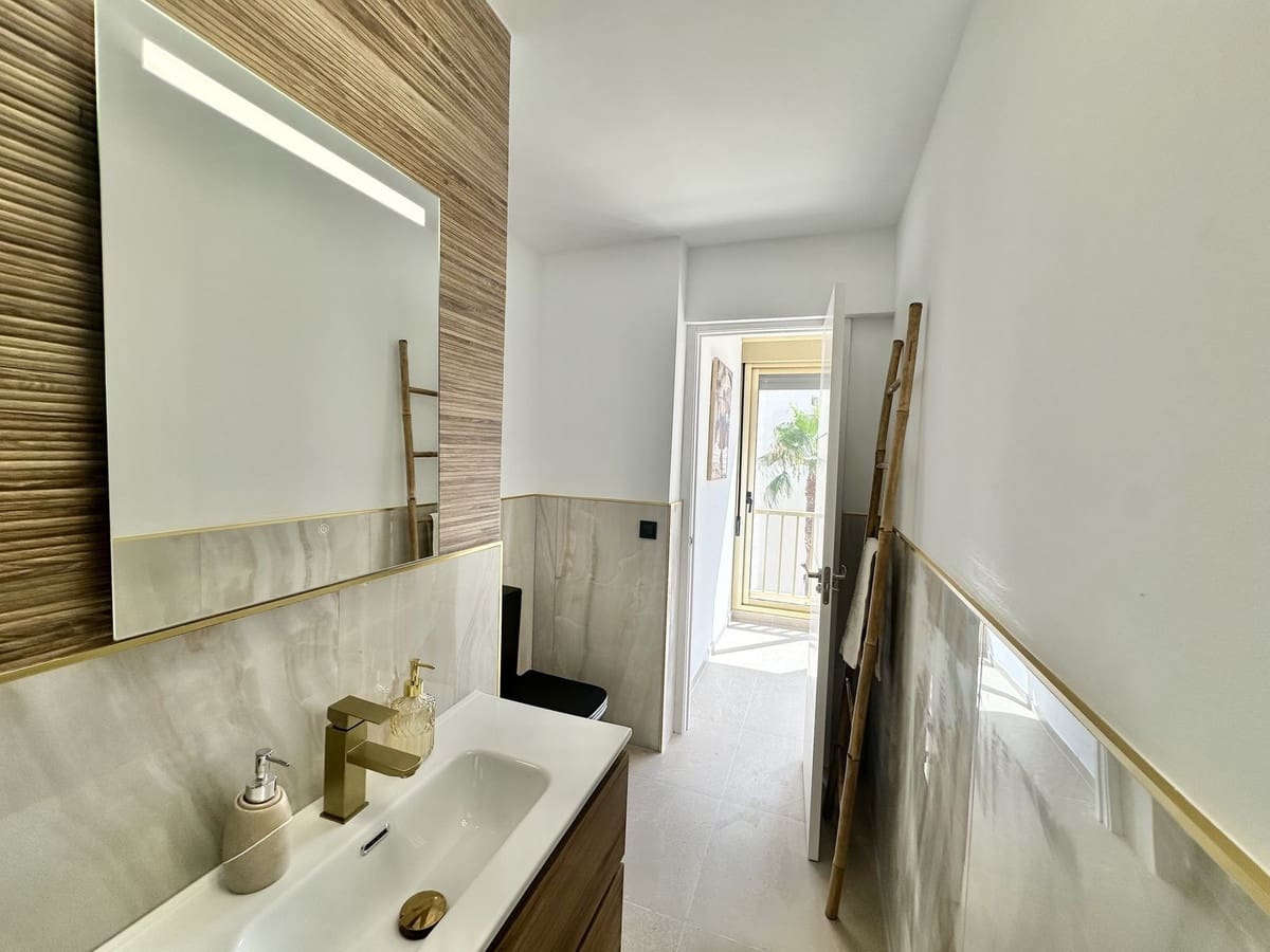 2 bedroom Apartment for sale in Fuengirola - € 495,000 (Ref: 9997865)