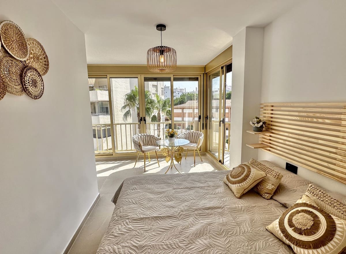 2 bedroom Apartment for sale in Fuengirola - € 495,000 (Ref: 9997865)