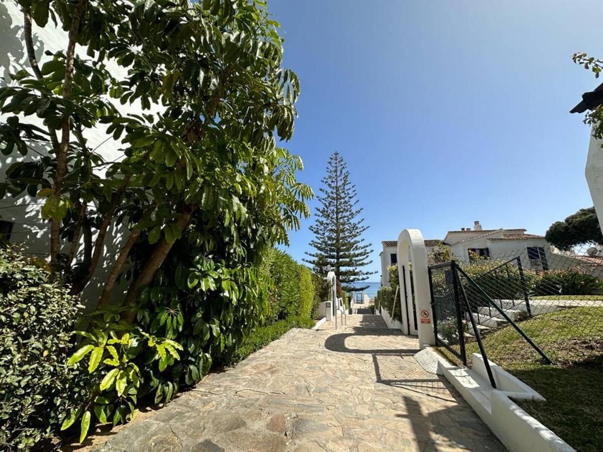 3 soveværelse Lejlighed til salg i Calahonda med swimmingpool - € 380.000 (Ref: 9997866)