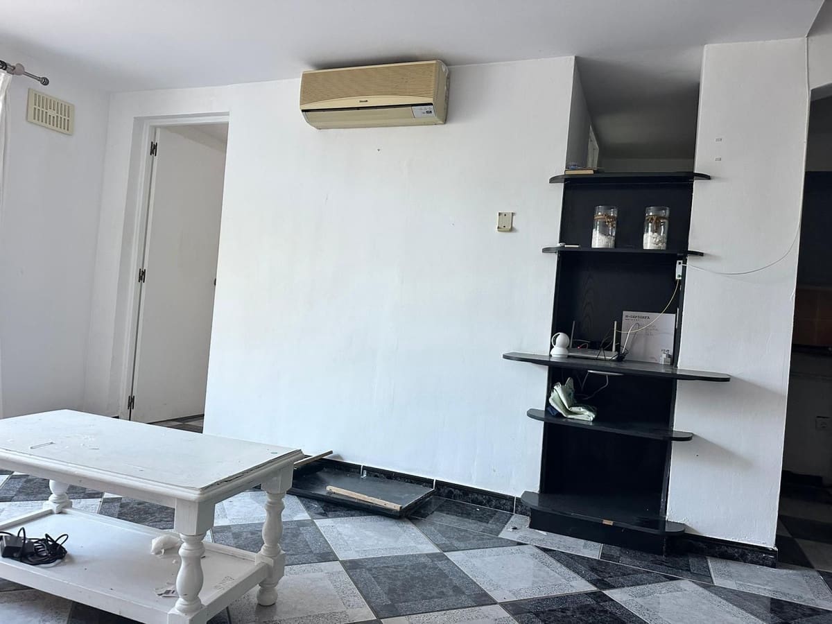 3 bedroom Apartment for sale in Calahonda with pool - € 380,000 (Ref: 9997866)