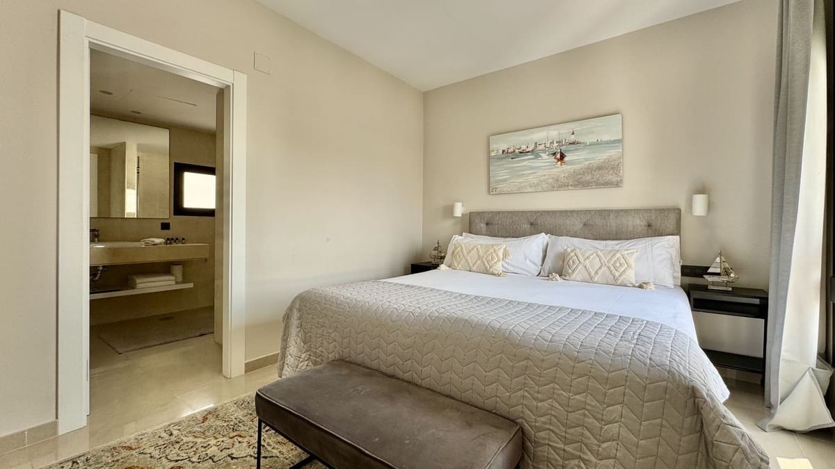 2 bedroom Apartment for sale in Puerto Banus with pool - € 1,295,000 (Ref: 9997871)