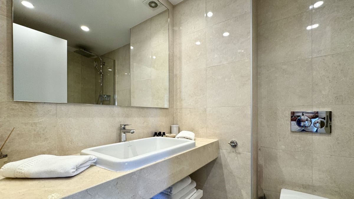2 bedroom Apartment for sale in Puerto Banus with pool - € 1,295,000 (Ref: 9997871)