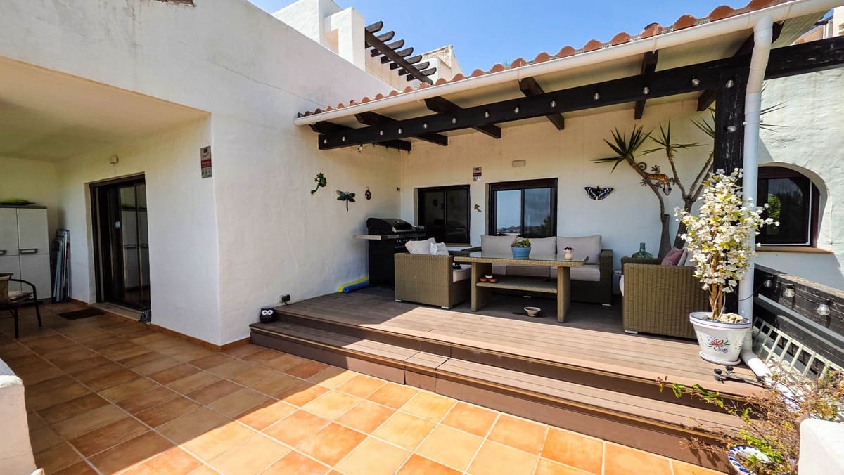 3 soveværelse Lejlighed til salg i Casares med swimmingpool - € 399.000 (Ref: 9997872)