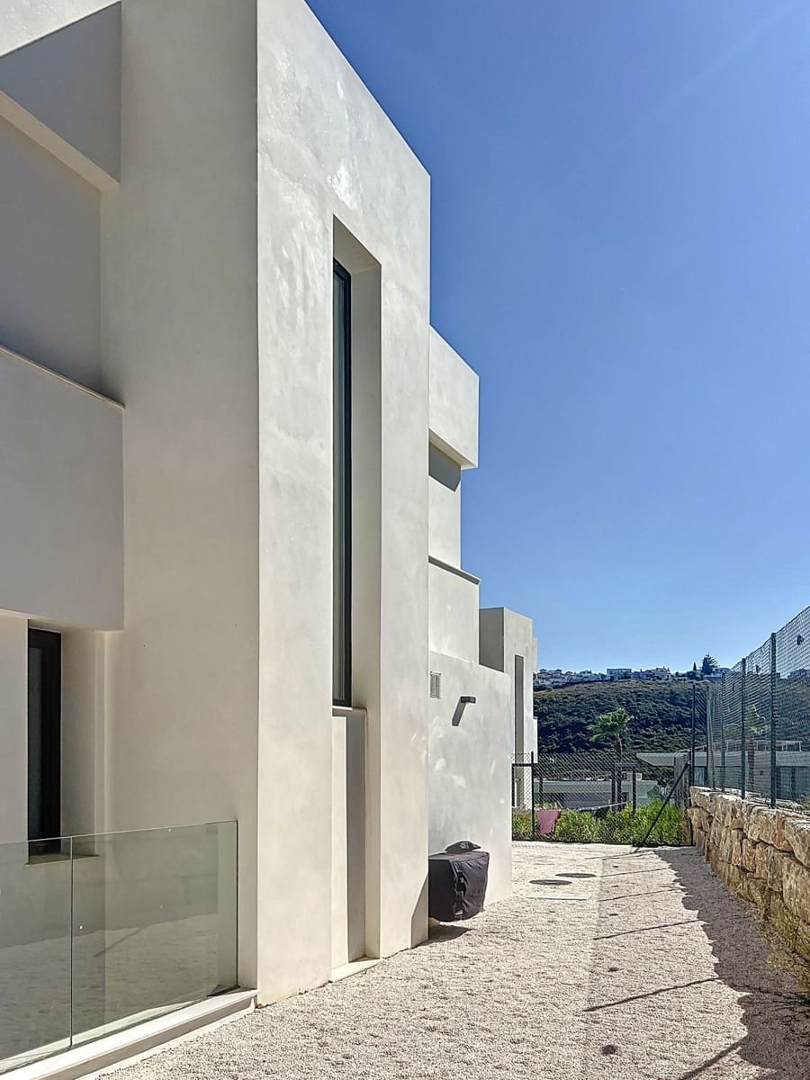 4 bedroom Villa for sale in Manilva with pool - € 1,295,000 (Ref: 9997873)