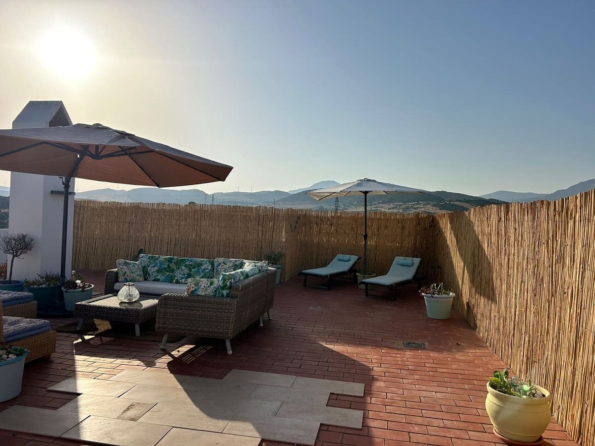 2 bedroom Apartment for sale in Estepona with pool - € 450,000 (Ref: 9997874)