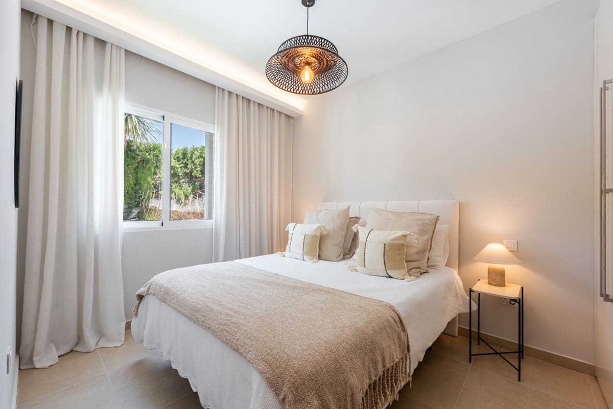 3 soveværelse Lejlighed til salg i Nueva Andalucia med swimmingpool - € 820.000 (Ref: 9999918)
