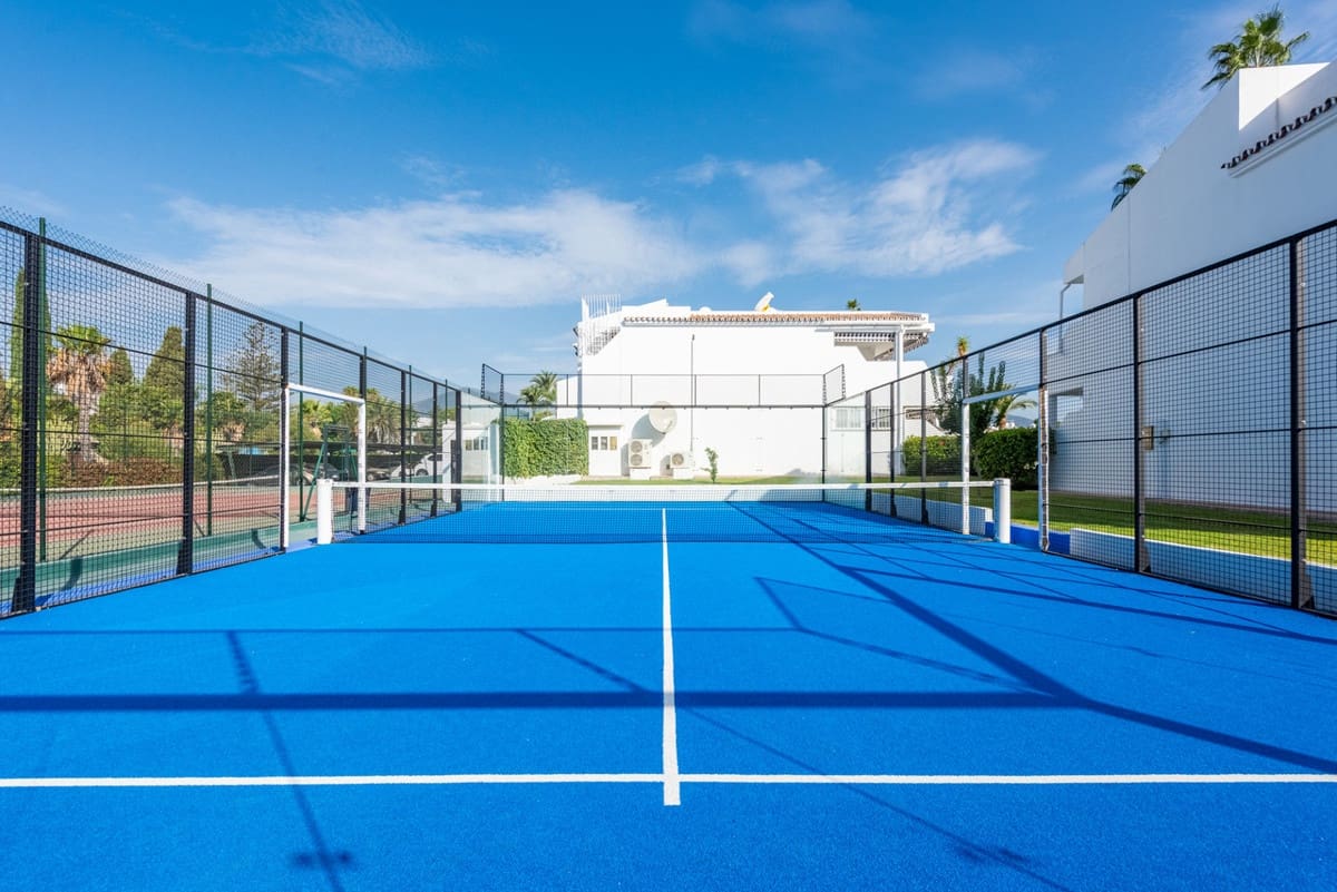 3 soveværelse Lejlighed til salg i Nueva Andalucia med swimmingpool - € 820.000 (Ref: 9999918)