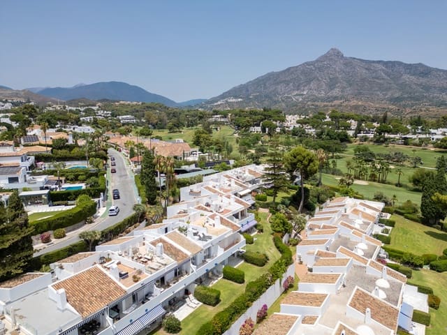 3 soveværelse Lejlighed til salg i Nueva Andalucia, Marbella med swimmingpool - € 820.000 (Ref: 9999918)