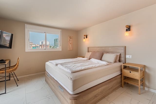 2 bedroom Apartment for sale in Los Boliches , Fuengirola - € 400,000 (Ref: 9999923)