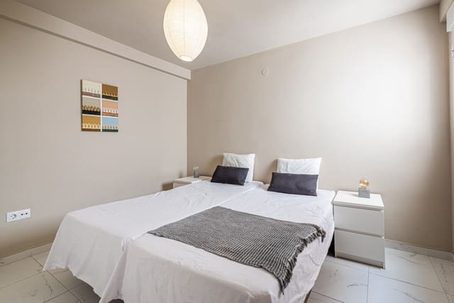 2 bedroom Apartment for sale in Los Boliches , Fuengirola - € 400,000 (Ref: 9999923)
