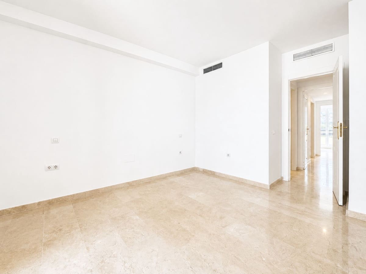 2 Zimmer Apartment zu verkaufen in La Duquesa / Puerto de la Duquesa mit Pool - 298.500 € (Ref: 9999925)