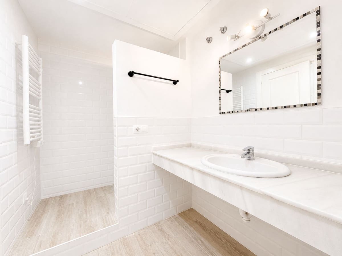 2 Zimmer Apartment zu verkaufen in La Duquesa / Puerto de la Duquesa mit Pool - 298.500 € (Ref: 9999925)