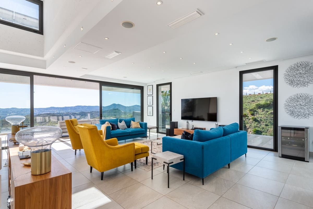 4 bedroom Villa for sale in Mijas with pool - € 1,749,000 (Ref: 9999926)