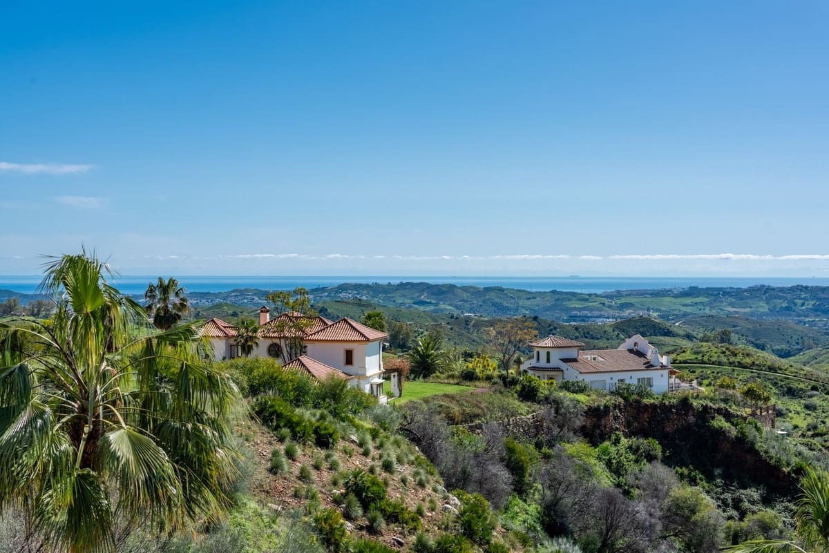 4 bedroom Villa for sale in Mijas with pool - € 1,749,000 (Ref: 9999926)