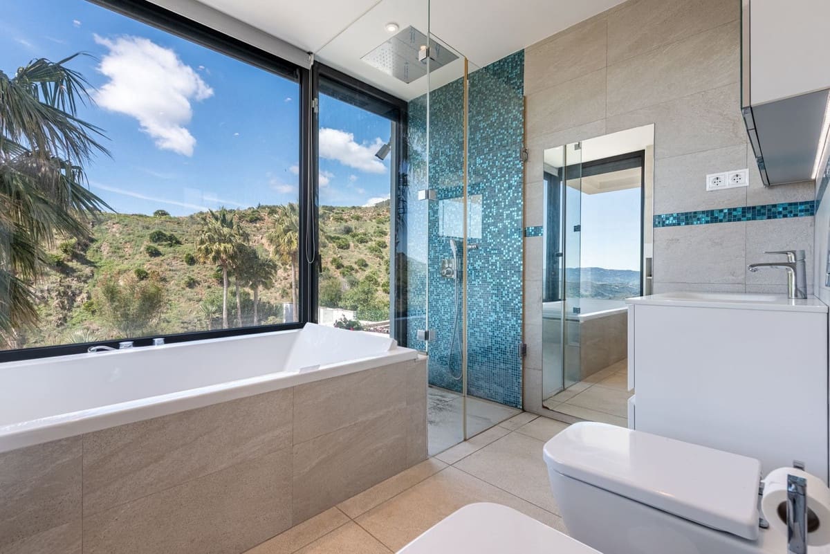 4 bedroom Villa for sale in Mijas with pool - € 1,749,000 (Ref: 9999926)