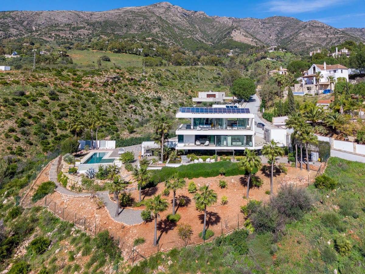 4 bedroom Villa for sale in Mijas with pool - € 1,749,000 (Ref: 9999926)