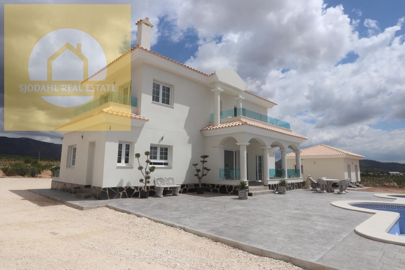 4 bedroom Villa for sale in Pinoso with pool garage - € 381,000 (Ref: 9199700)