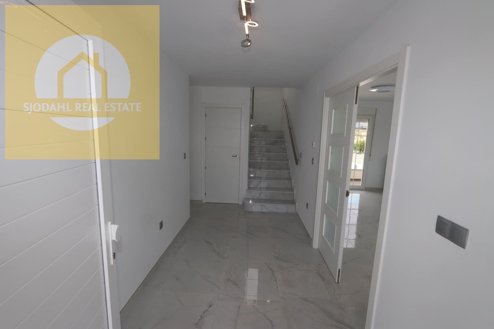 4 bedroom Villa for sale in Pinoso with pool garage - € 381,000 (Ref: 9199700)