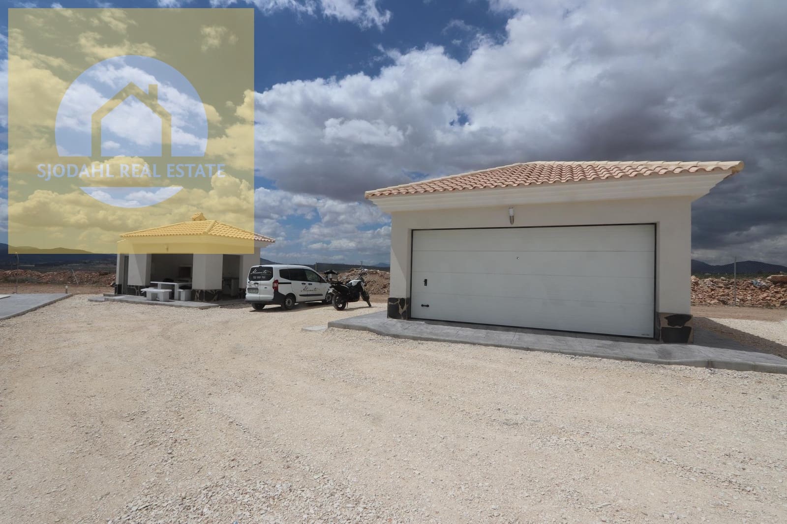 4 bedroom Villa for sale in Pinoso with pool garage - € 381,000 (Ref: 9199700)