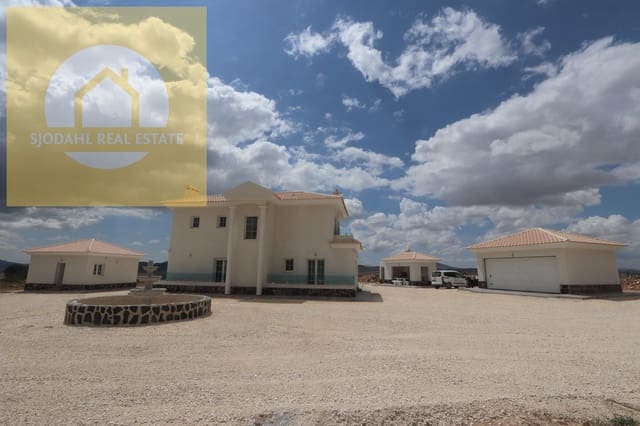 4 bedroom Villa for sale in Pinoso with pool garage - € 381,000 (Ref: 9199700)