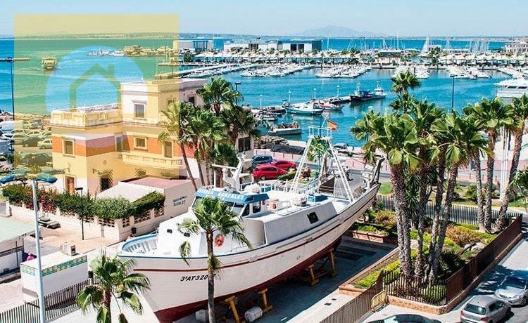 3 makuuhuone Kattohuoneisto myytävänä paikassa Santa Pola mukana uima-altaan 
autotalli - 495 000 € (Ref: 9199701)