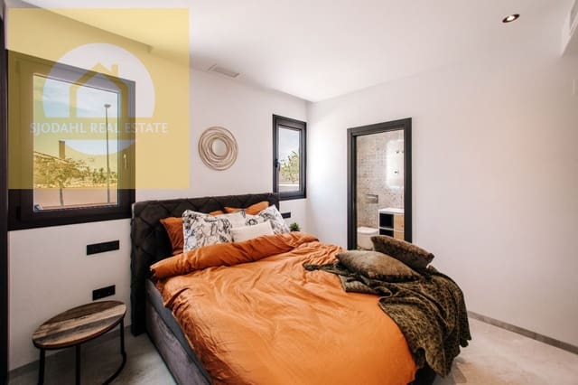 4 makuuhuone Bungalow myytävänä paikassa Ciudad Quesada, Rojales mukana uima-altaan 
autotalli - 599 000 € (Ref: 9215464)