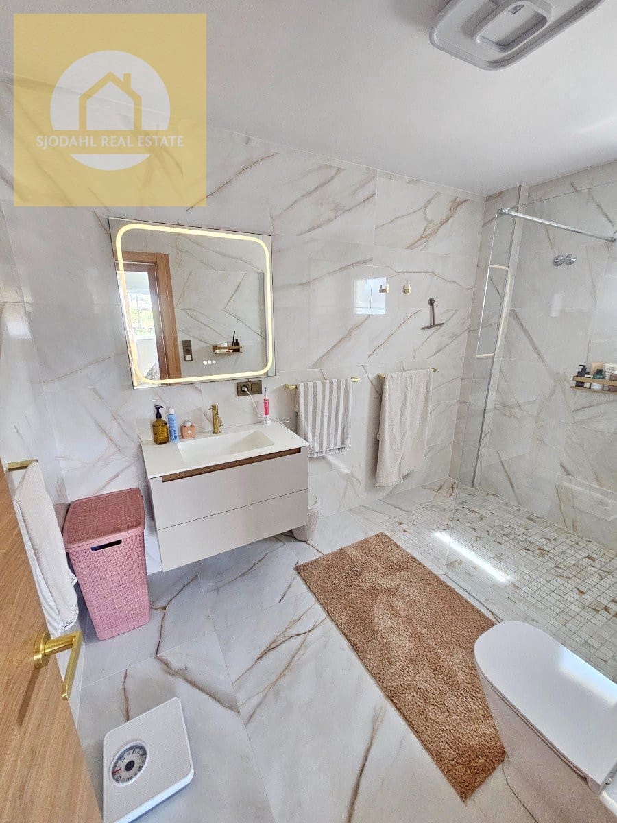 2 bedroom Apartment for sale in Altea with pool garage - € 659,000 (Ref: 9237256)