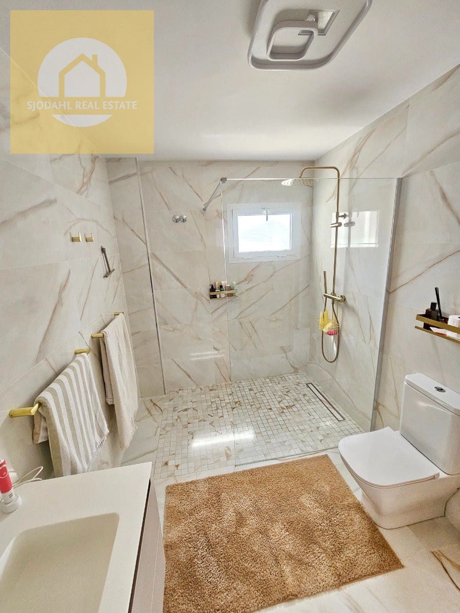 2 bedroom Apartment for sale in Altea with pool garage - € 659,000 (Ref: 9237256)