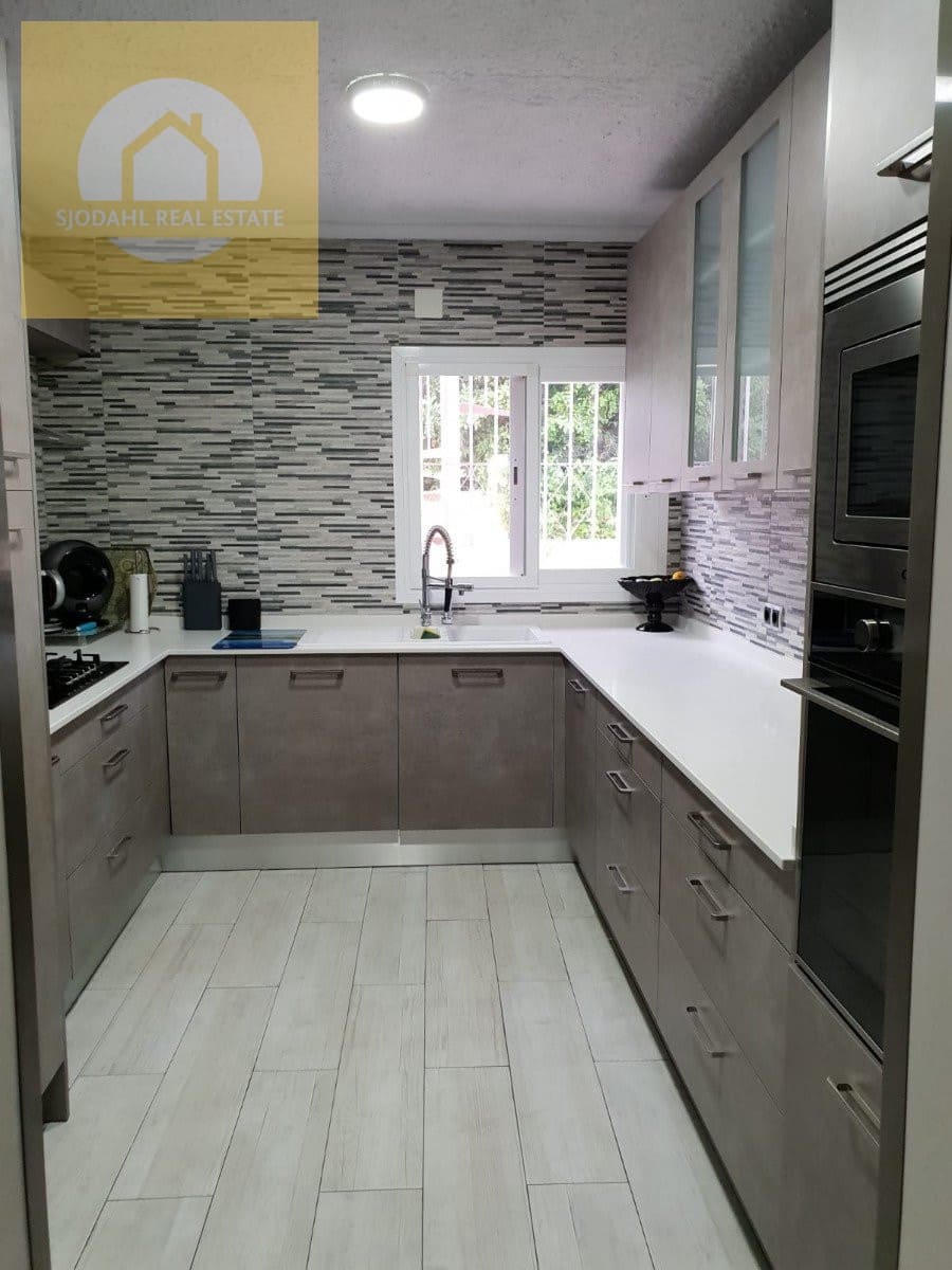 3 soveværelse Villa til salg i Alfaz del Pi / L'Alfas del Pi med swimmingpool - € 550.000 (Ref: 9237946)