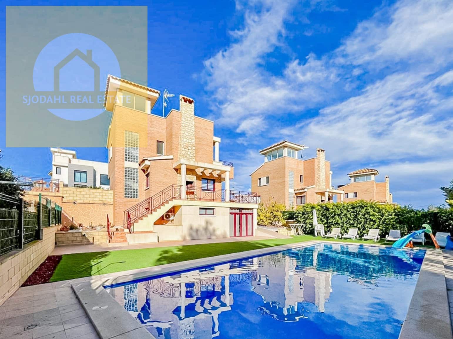 4 bedroom Villa for sale in La Nucia with pool garage - € 580,000 (Ref: 9240913)