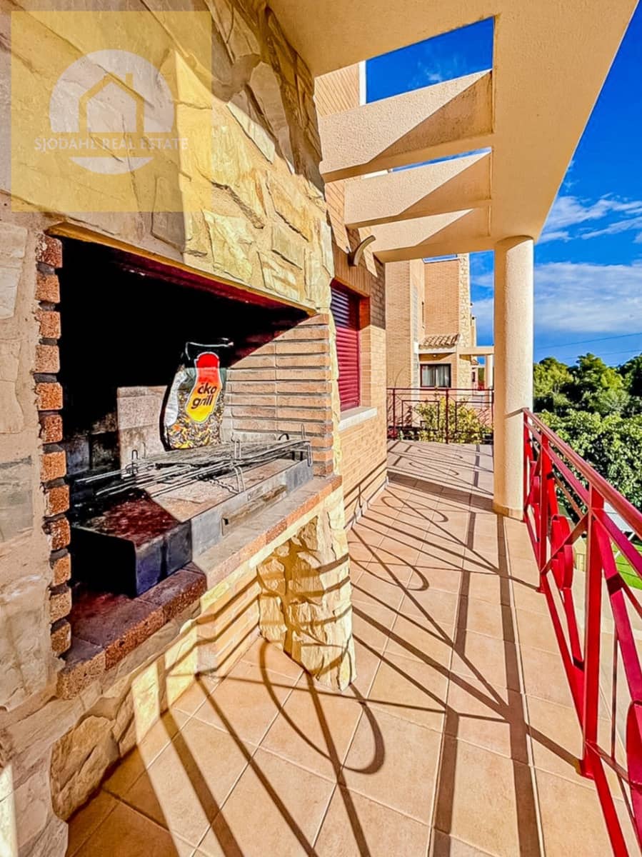 4 bedroom Villa for sale in La Nucia with pool garage - € 580,000 (Ref: 9240913)