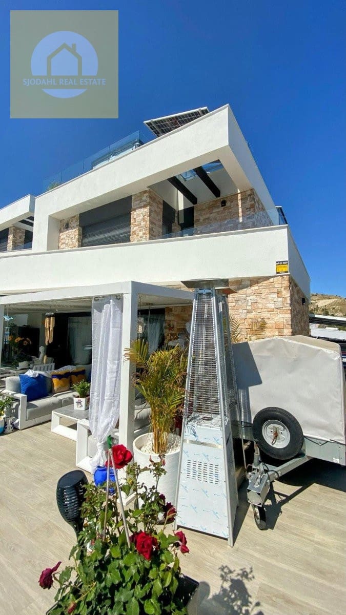 4 makuuhuone Huvila myytävänä paikassa Finestrat mukana uima-altaan 
autotalli - 799 000 € (Ref: 9240914)