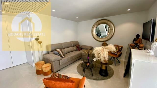 4 makuuhuone Huvila myytävänä paikassa Balcón de Finestrat - Terra Marina, Finestrat mukana uima-altaan 
autotalli - 799 000 € (Ref: 9240914)